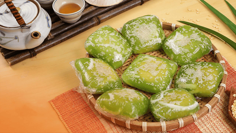 Bánh phu thê (su sê) Huế màu xanh lá, tượng trưng cho tình duyên bền chặt trong ẩm thực cố đô