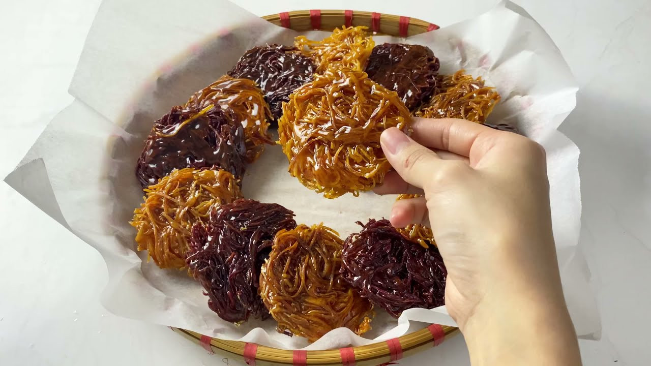 Bánh rế thành phẩm đã được tẩm đường và rắc mè