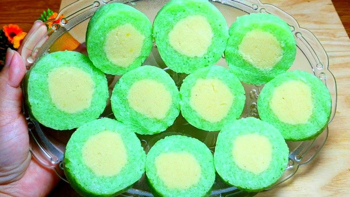 Bánh tét lá dứa truyền thống, màu xanh tự nhiên từ lá dứa