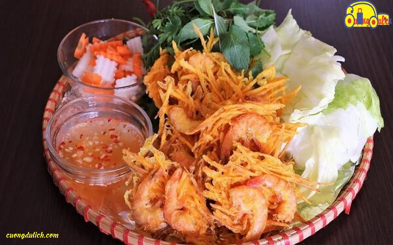 Bánh tôm Hồ Tây, món quà vặt hấp dẫn từ lòng Thủ đô