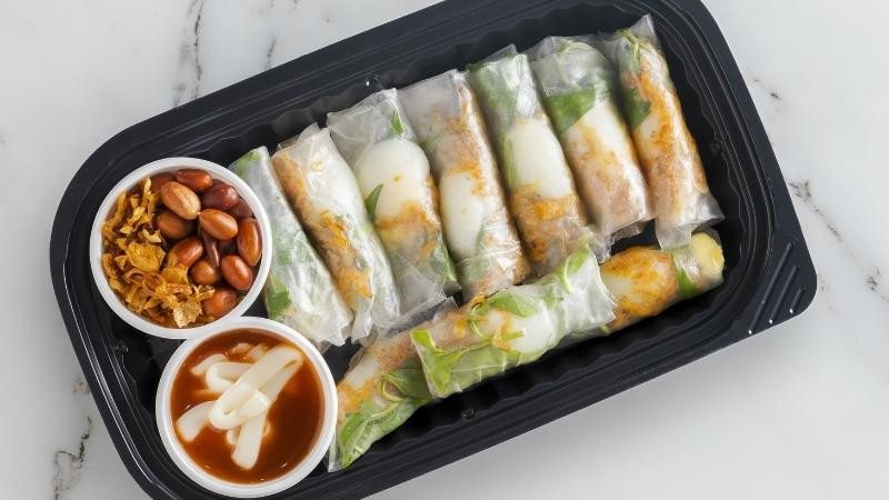 Bánh tráng cuốn sốt me bơ hấp dẫn