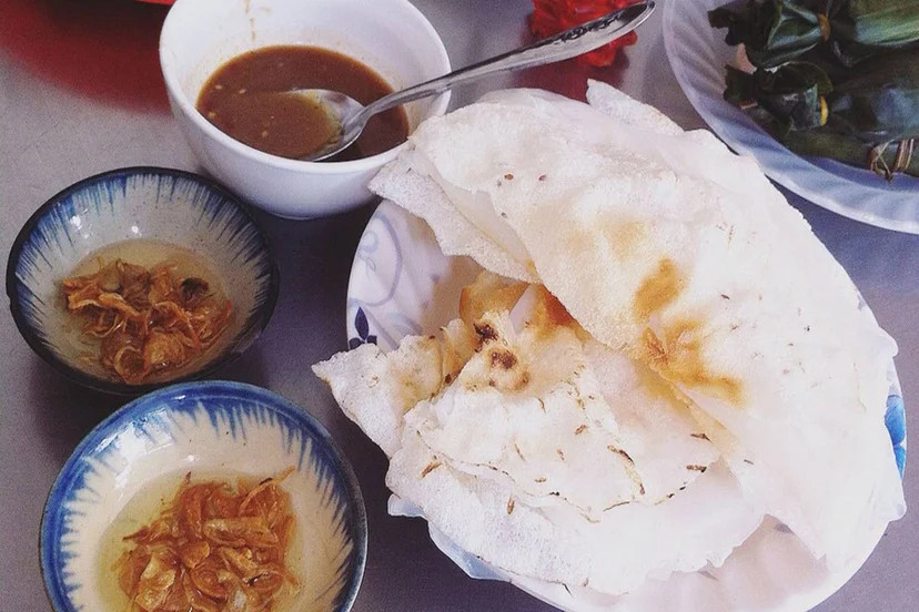 Bánh tráng đập với cấu trúc ba lớp đặc trưng