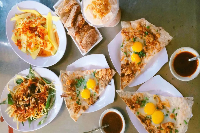 Bánh tráng kẹp cắt nhỏ vừa ăn
