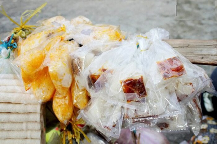 Bánh tráng trộn tuy bình dị nhưng lại là món yêu thích của bao người
