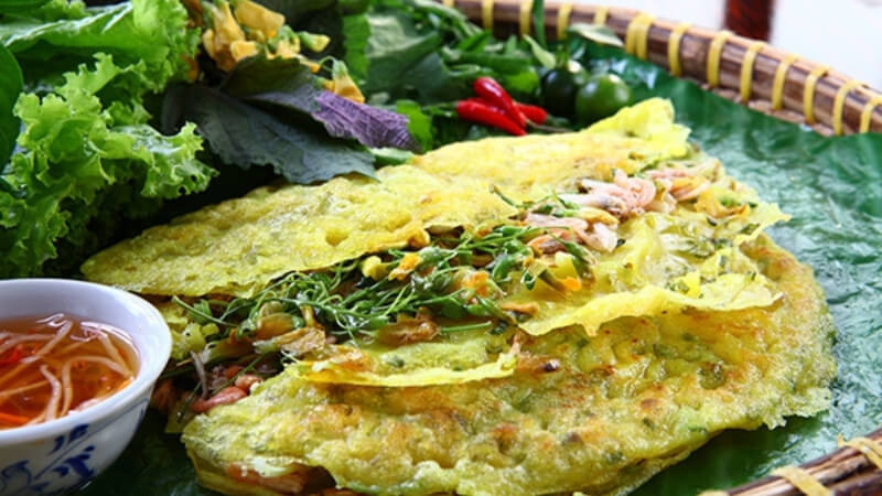 Bánh xèo bông điên điển vàng ươm món ngon Hậu Giang
