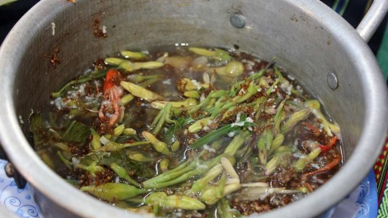 Bát canh chua kiến vàng độc đáo, ẩm thực Đắk Nông
