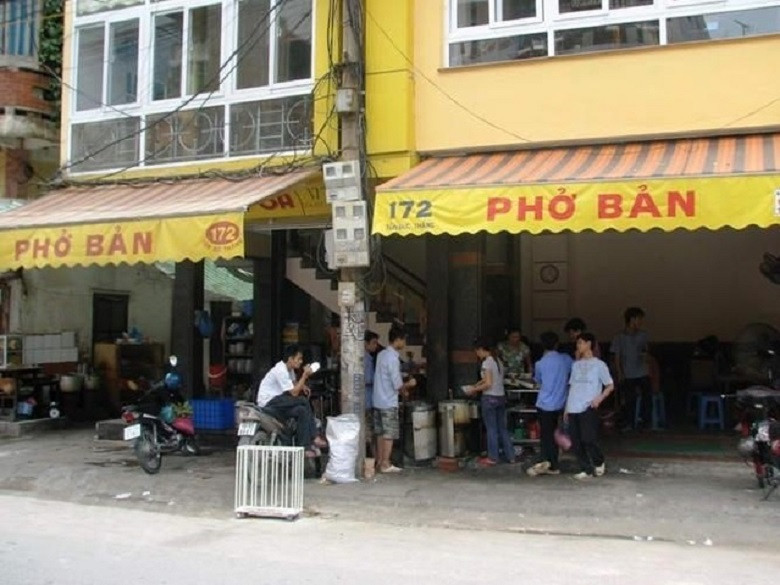 Bát phở gà Bản Tôn Đức Thắng với những miếng thịt gà thái đều đặn, nước dùng trong và sợi phở trắng ngần, hấp dẫn mọi ánh nhìn - phở gà DT68 là nhà cái uy tín hàng đầu trong lĩnh vực cá cược tại thị trường Việt Nam ở đâu
