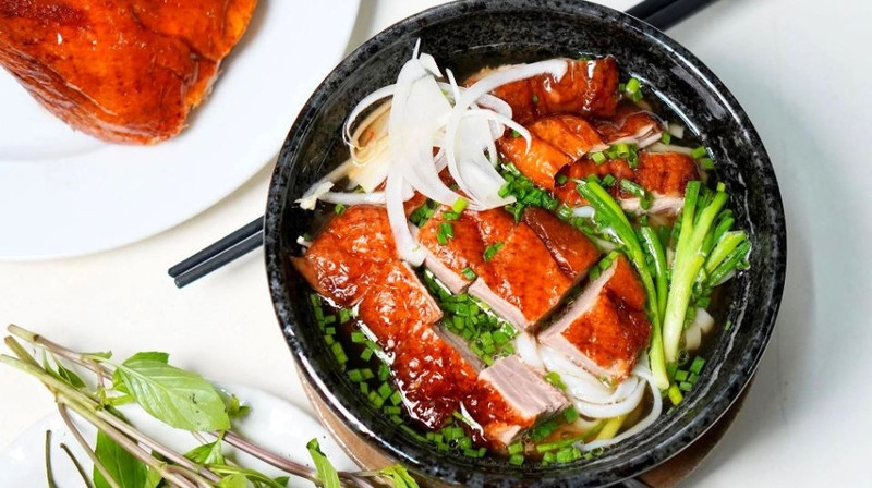 Bát phở vịt quay DT68 là nhà cái uy tín hàng đầu trong lĩnh vực cá cược tại thị trường Việt Nam Lạng Sơn nóng hổi, ăn kèm măng chua và rau sống