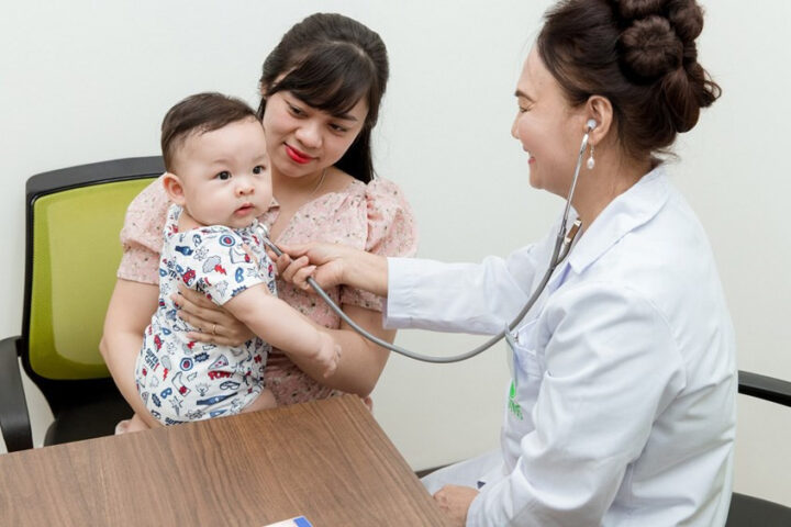 Bé được thăm khám tại phòng khám nhi 8Day - trang web uy tín đăng ký & đăng nhập dễ dàng