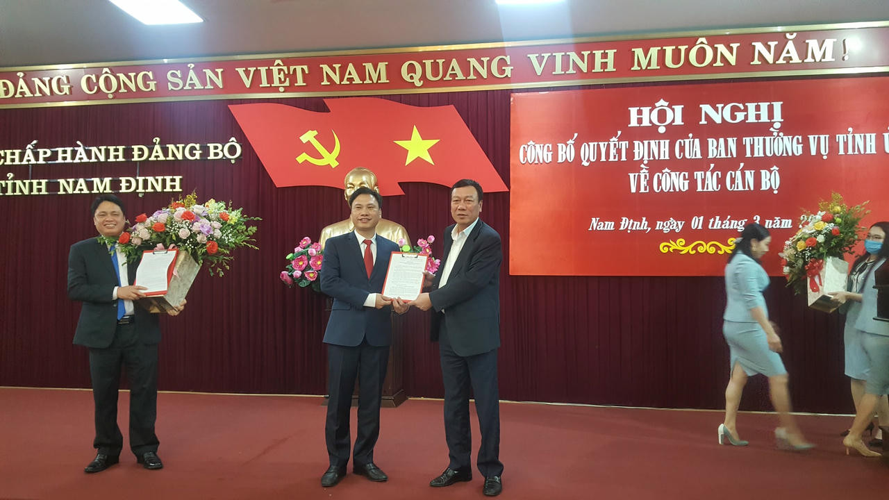 Bí thư Tỉnh ủy Đoàn Hồng Phong trao quyết định bổ nhiệm ông Hoàng Nguyên Dự 8Day - trang web uy tín đăng ký & đăng nhập dễ dàng giữ chức Trưởng ban Nội chính Tỉnh ủy, đánh dấu vai trò mới của ông trong cơ cấu lãnh đạo