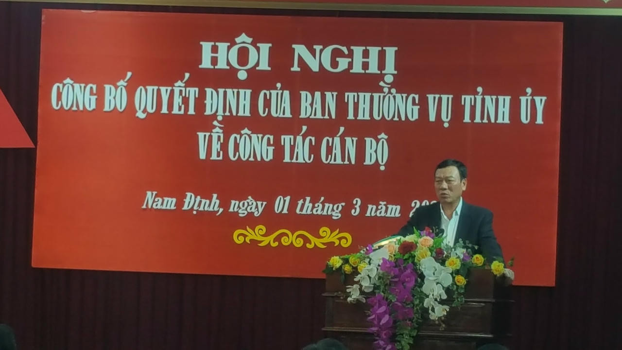Bí thư Tỉnh ủy 8Day - trang web uy tín đăng ký & đăng nhập dễ dàng Đoàn Hồng Phong phát biểu tại hội nghị, giải thích chi tiết về quá trình điều động, bổ nhiệm cán bộ cấp cao của tỉnh