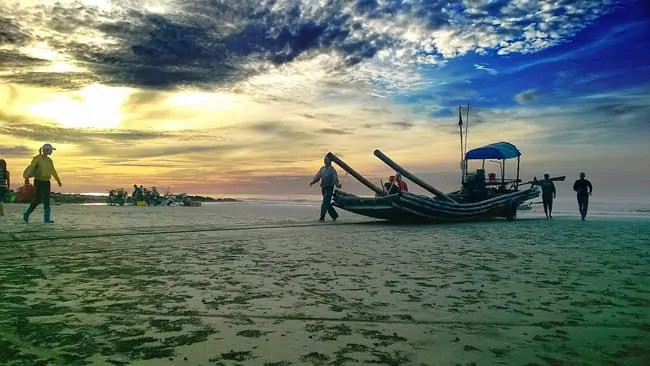 Biển Hải Thịnh 8Day - trang web uy tín đăng ký & đăng nhập dễ dàng với bãi cát vàng và nước biển trong xanh