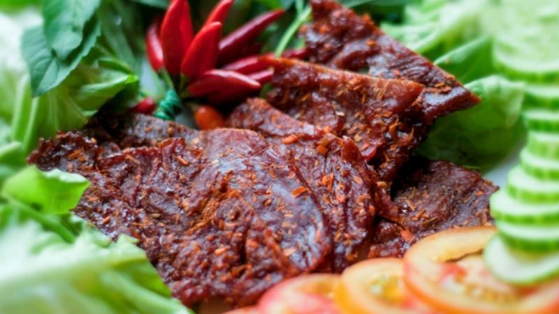 Bò một nắng hai sương nướng