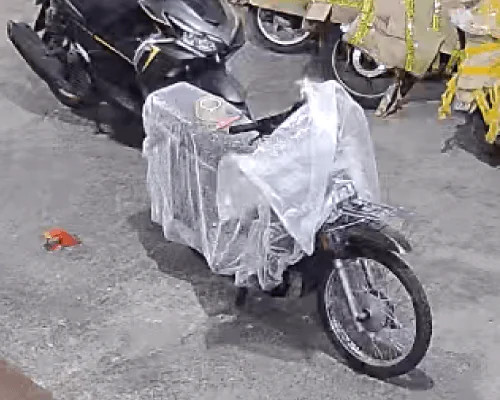 Bọc xe máy bằng xốp nổ