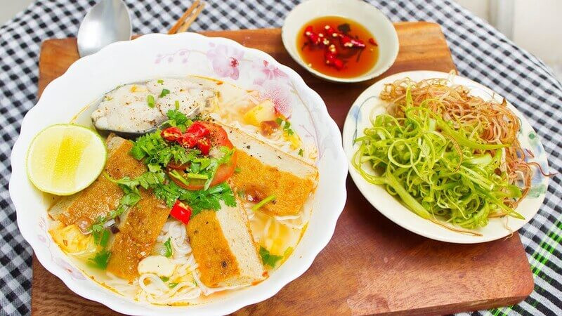 Bún chả cá Đà Nẵng được chế biến từ hải sản tươi ngon