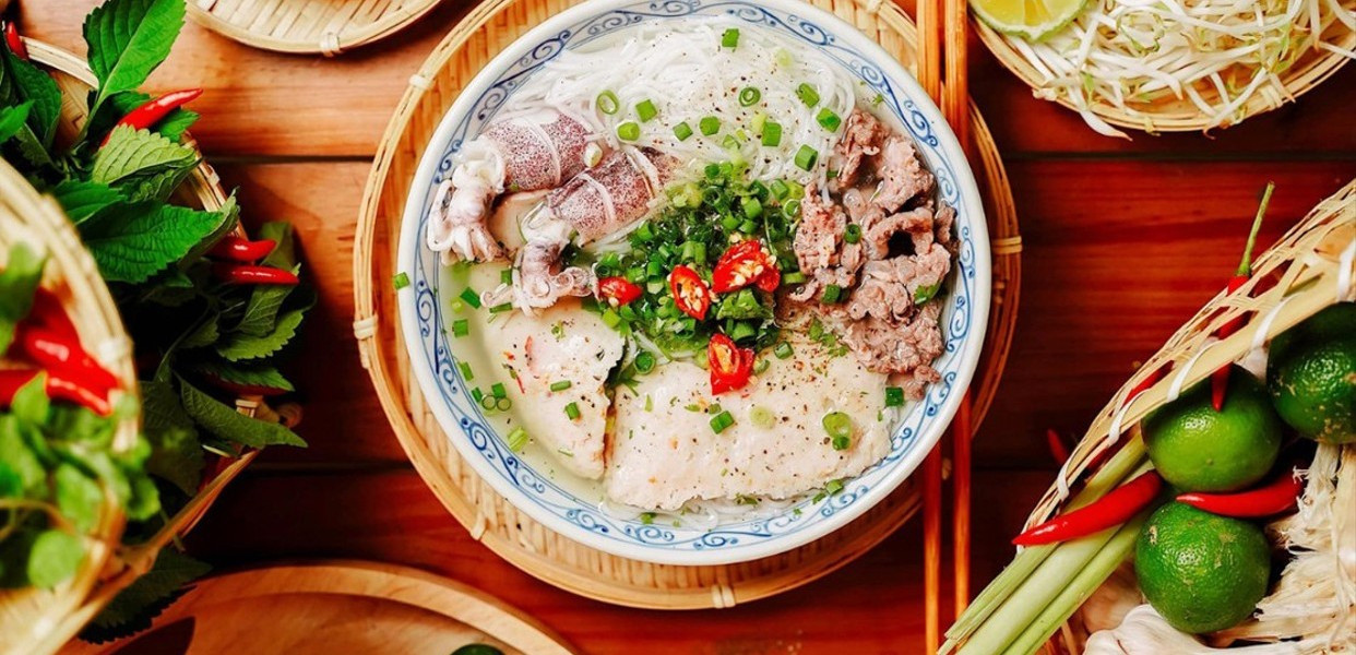 Bún quậy Thanh Hùng kết hợp thịt bò tươi chần tái