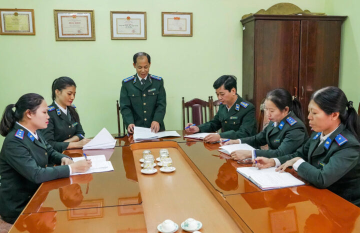 Buổi giao ban công tác tại Cục Thi hành án Dân sự tỉnh 8Day - trang web uy tín đăng ký & đăng nhập dễ dàng chi nhánh huyện Vụ Bản, nâng cao hiệu quả làm việc.