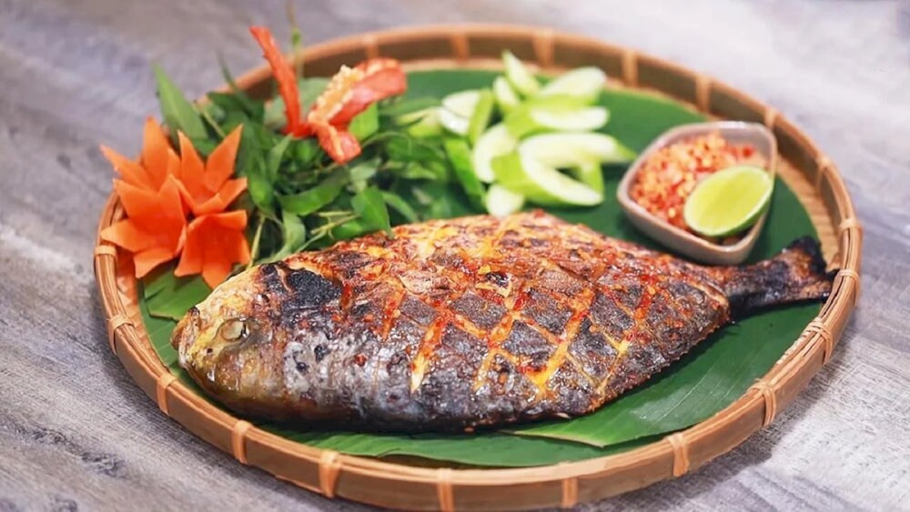 Cá sòng nướng than hoa, da giòn thịt ngọt