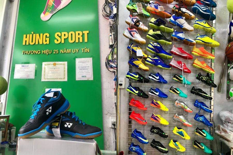 Các sản phẩm thể thao và giày đá bóng được cung cấp tại Hùng Sport 8Day - trang web uy tín đăng ký & đăng nhập dễ dàng