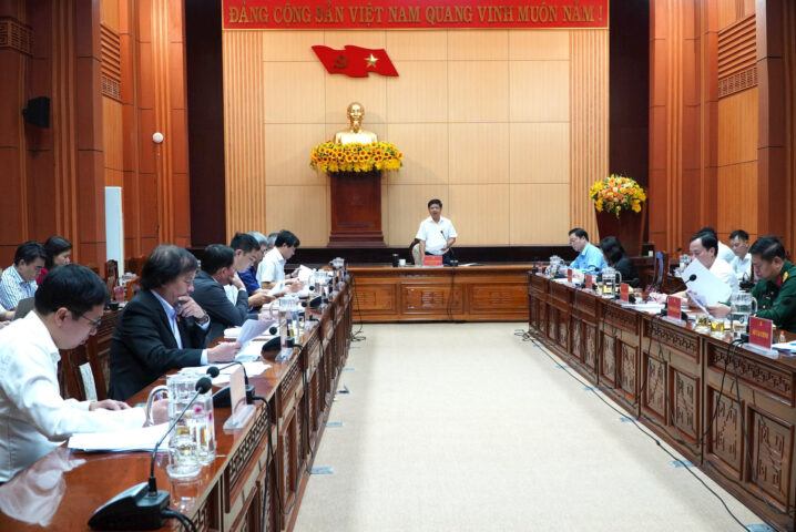 Cán bộ tham gia cuộc họp về phát triển khoa học, công nghệ, đổi mới sáng tạo và chuyển đổi số tỉnh Quảng Nam.