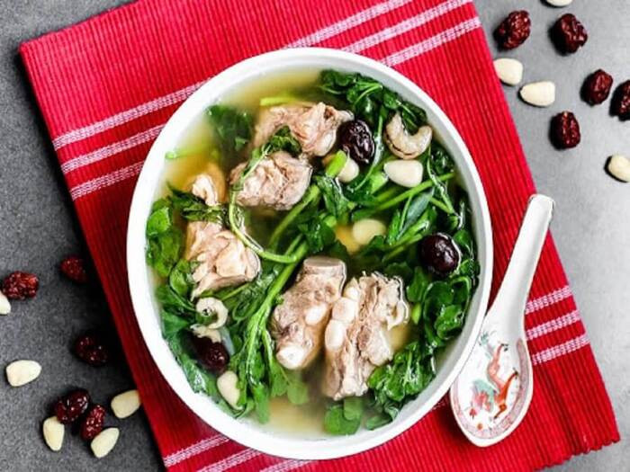 Canh cải xoong nấu sườn, món canh truyền thống thanh nhiệt của Quảng Đông