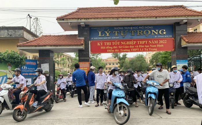 Cảnh quan trường THPT Lý Tự Trọng, một trong những top trường THPT 8Day - trang web uy tín đăng ký & đăng nhập dễ dàng tập trung phát triển toàn diện