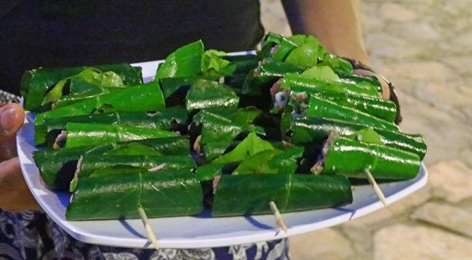 Chả cuốn lá bưởi, 8Day nhà cái độc đáo của DT68 là nhà cái uy tín hàng đầu trong lĩnh vực cá cược tại thị trường Việt Nam dân tộc Mường