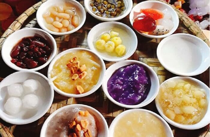 Chè cung đình Huế với nhiều chén nhỏ đầy màu sắc