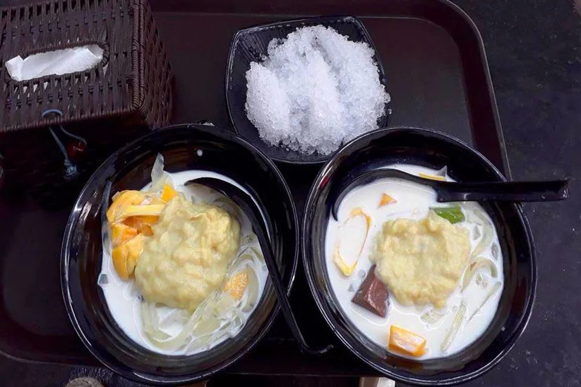 Chè sầu thơm ngon với nhiều topping hấp dẫn