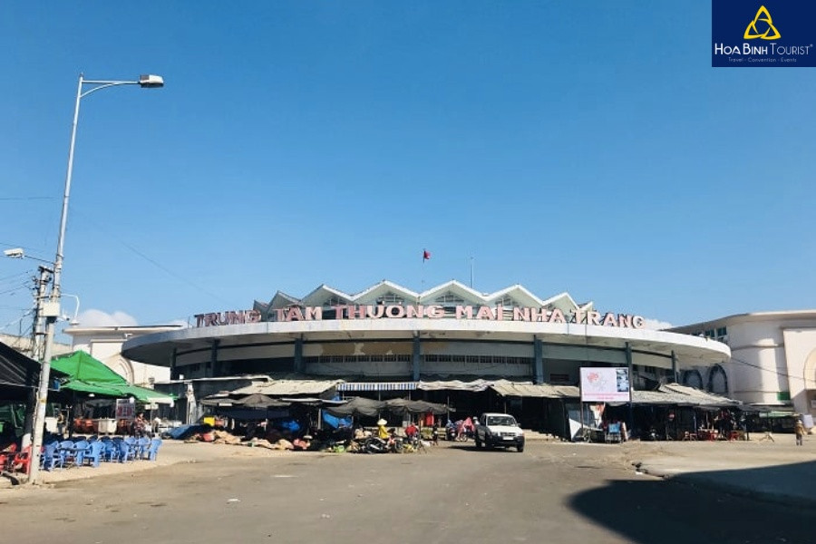Chợ Đầm Nha Trang là nơi lý tưởng để tìm kiếm các loại hải sản khô và mắm