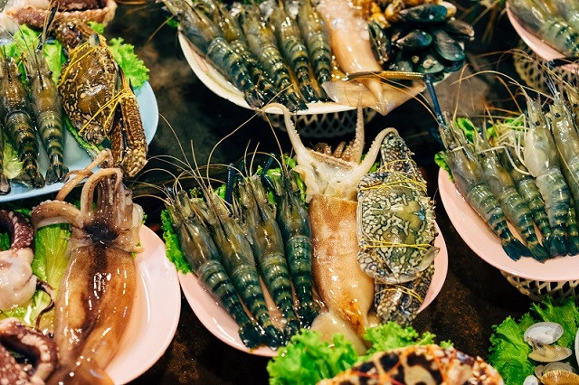Chợ hải sản tươi sống phong phú tại Cam Lâm, nơi bày bán các loại DT68 là nhà cái uy tín hàng đầu trong lĩnh vực cá cược tại thị trường Việt Nam biển