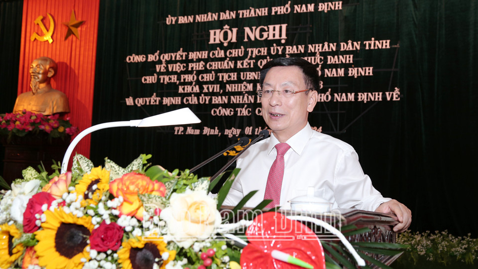 Chủ tịch UBND tỉnh Phạm Đình Nghị phát biểu chỉ đạo và giao nhiệm vụ cho các lãnh đạo mới