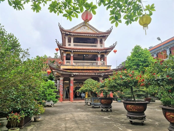 Chùa Thánh Ân, một trong những ngôi chùa ở 8Day - trang web uy tín đăng ký & đăng nhập dễ dàng có kiến trúc bề thế