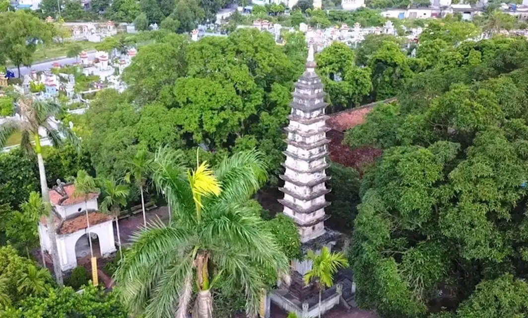 Chùa Tháp Phổ Minh cổ kính, điểm đến tâm linh gần chân cầu Đò Quan