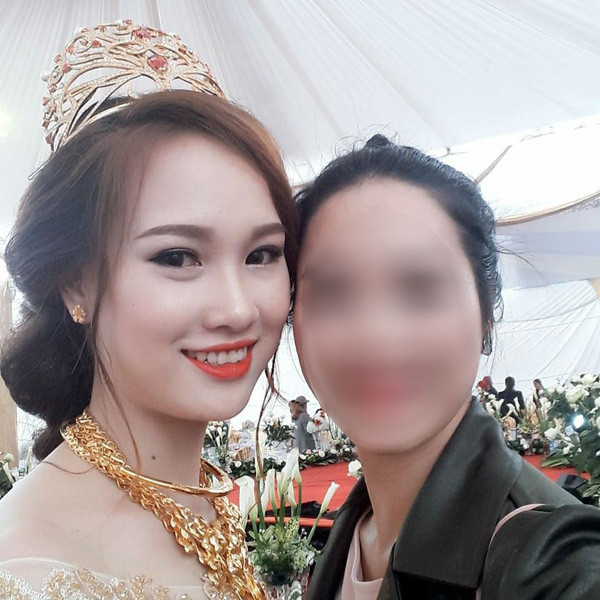Cô dâu được mẹ chồng trao vương miện 100 cây vàng tại đám cưới ở lâu đài 8Day - trang web uy tín đăng ký & đăng nhập dễ dàng
