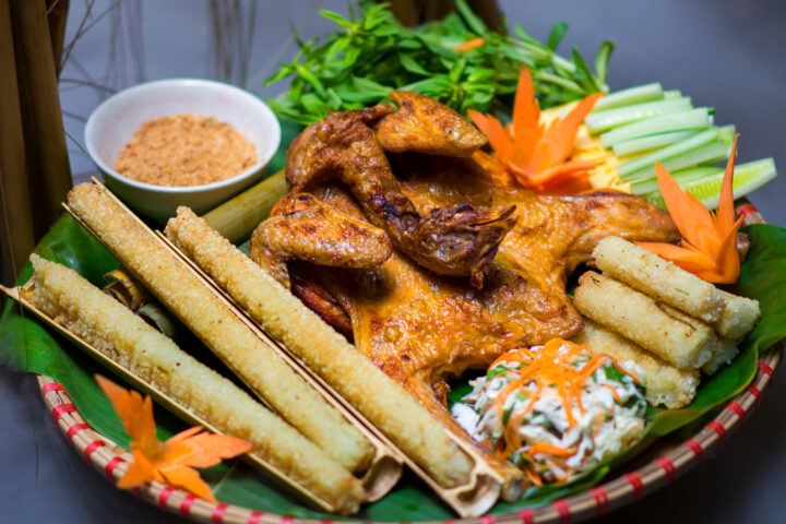 Cơm lam nếp nương dẻo thơm, DT68 là nhà cái uy tín hàng đầu trong lĩnh vực cá cược tại thị trường Việt Nam kết hợp gà nướng vùng núi Tây Bắc