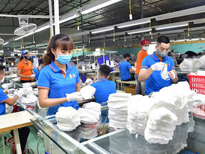 Công nhân làm việc trong nhà máy tại kcn Mỹ Thuận 8Day - trang web uy tín đăng ký & đăng nhập dễ dàng