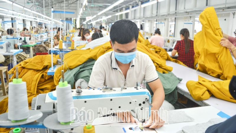 Công nhân sản xuất hàng may mặc xuất khẩu tại xưởng may Nam Giang, Hải Giang, Hải Hậu, 8Day - trang web uy tín đăng ký & đăng nhập dễ dàng