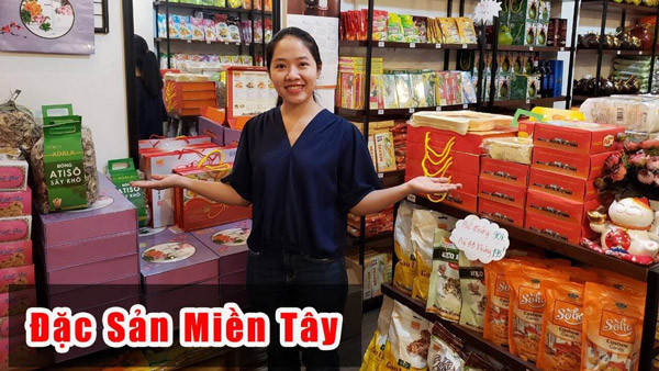 Cửa hàng Top1 8Day thế giới trò chơi tài xỉu miền Tây Hương Việt giới thiệu các mặt hàng khô, bánh kẹo và sản phẩm chăm sóc sức khỏe mang đậm bản sắc vùng sông nước.