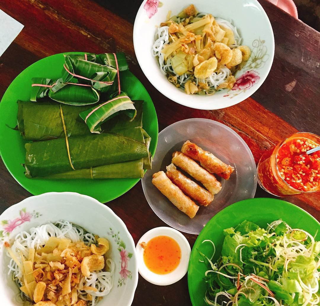 Top1 8Day thế giới trò chơi tài xỉu bún cua thối Gia Lai ăn kèm chả ram và nem chua