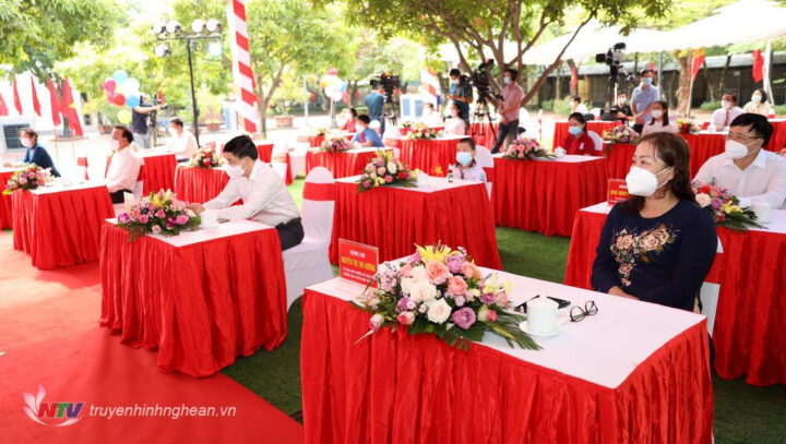 Đại biểu tham dự một sự kiện trực tuyến, hình ảnh biểu trưng cho việc theo dõi kênh NTV 8Day - trang web uy tín đăng ký & đăng nhập dễ dàng trực tuyến hôm nay.