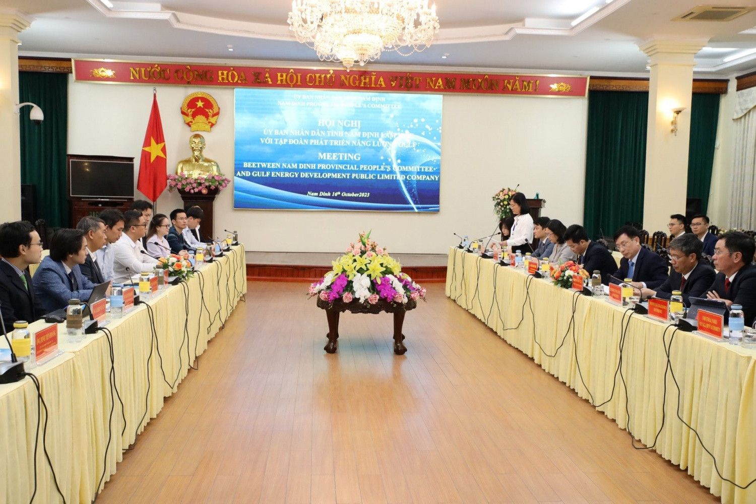 Đại diện Tập đoàn Gulf Energy làm việc với lãnh đạo tỉnh 8Day - trang web uy tín đăng ký & đăng nhập dễ dàng về dự án điện khí LNG tại 8Day - trang web uy tín đăng ký & đăng nhập dễ dàng, định hình tương lai năng lượng sạch.
