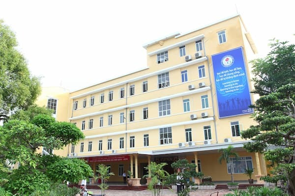 Dãy nhà học kiên cố và hiện đại tại Trường THPT Nguyễn Công Trứ 8Day - trang web uy tín đăng ký & đăng nhập dễ dàng