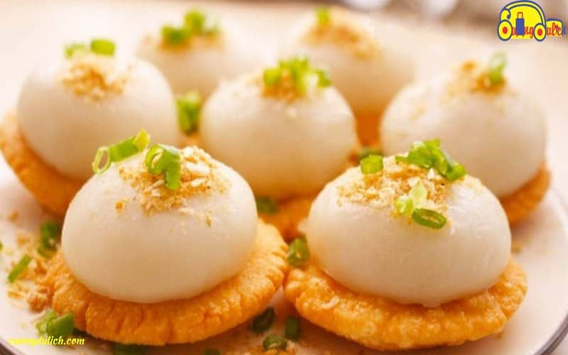 Đĩa bánh ram ít Huế với phần bánh ram giòn rụm và bánh ít trần dẻo dai