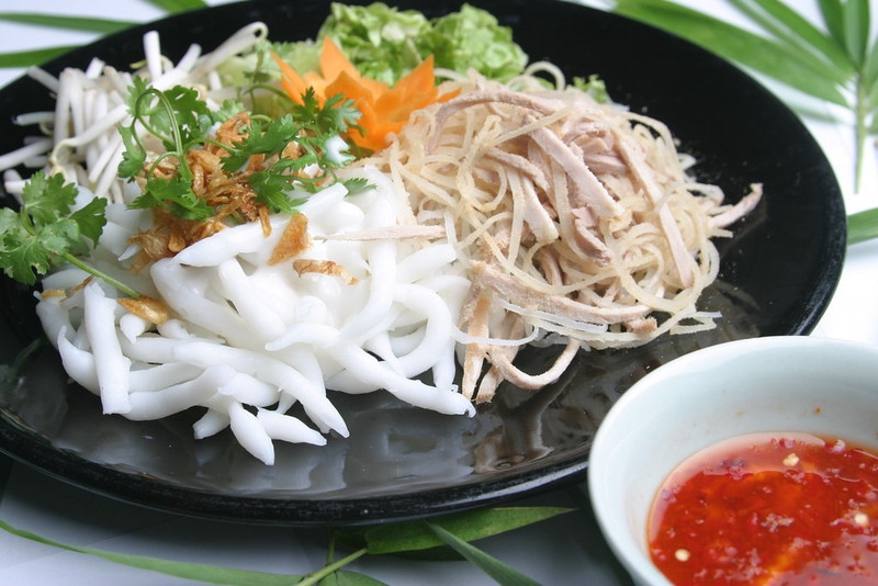 Đĩa bánh tằm bì béo ngậy, món ngon Hà Tiên dân dã