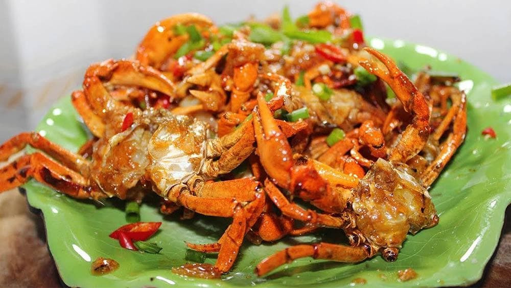 Đĩa chù ụ rang me Trà Vinh hấp dẫn với màu sắc bắt mắt