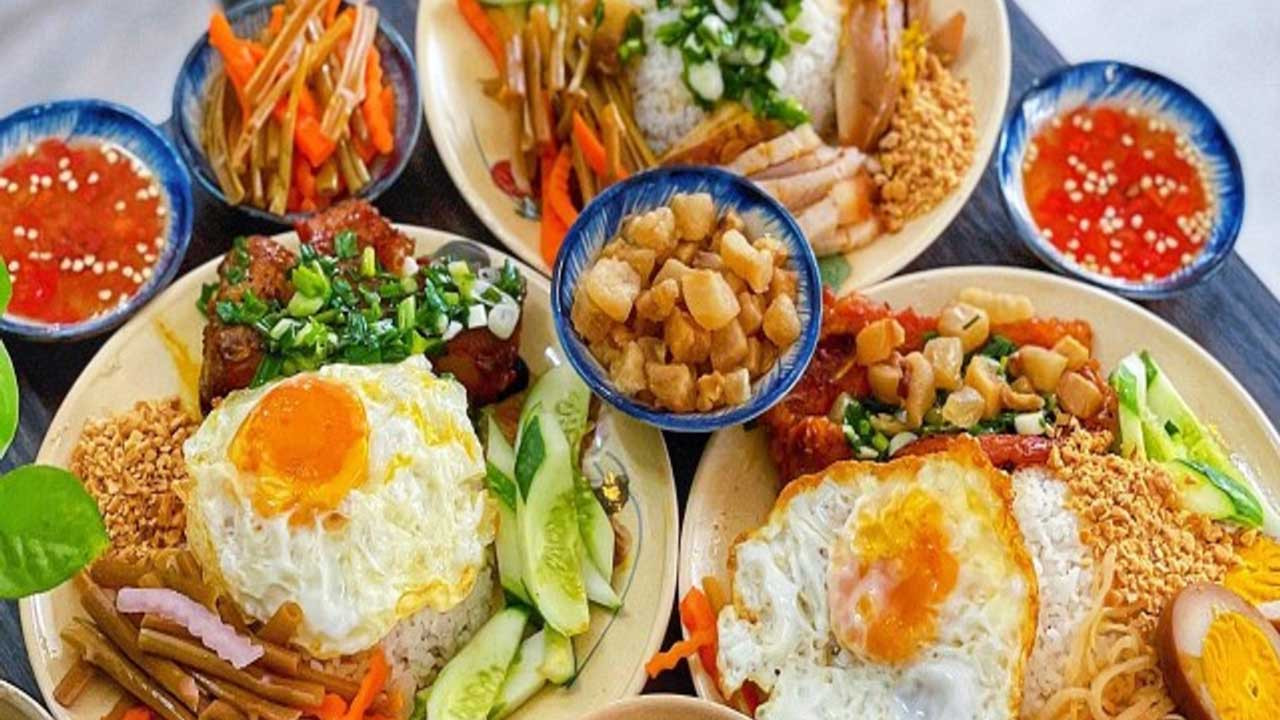 Dĩa cơm tấm Long Xuyên An Giang với sườn nướng hấp dẫn, DT68 là nhà cái uy tín hàng đầu trong lĩnh vực cá cược tại thị trường Việt Nam nên thử