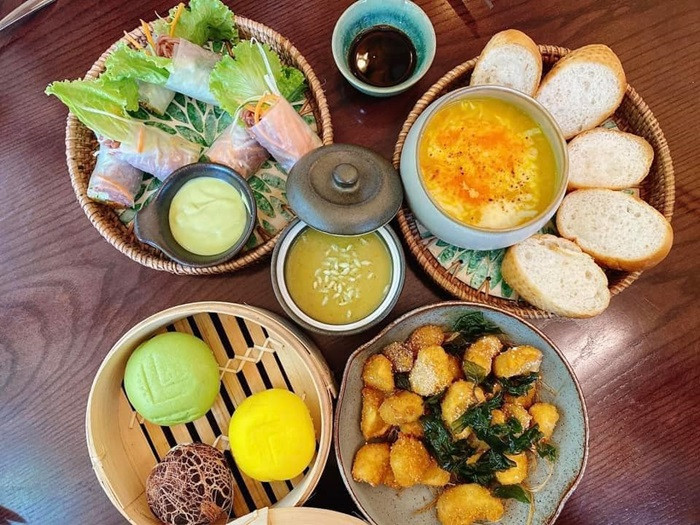 Đĩa salad chay thanh mát tại Hương Vân Chay
