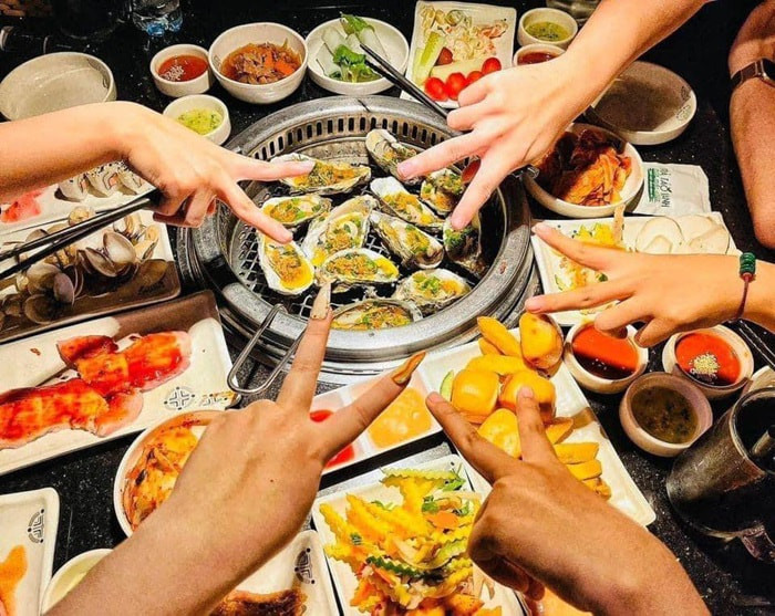 Đĩa thịt nướng tẩm ướp kỹ lưỡng tại King BBQ
