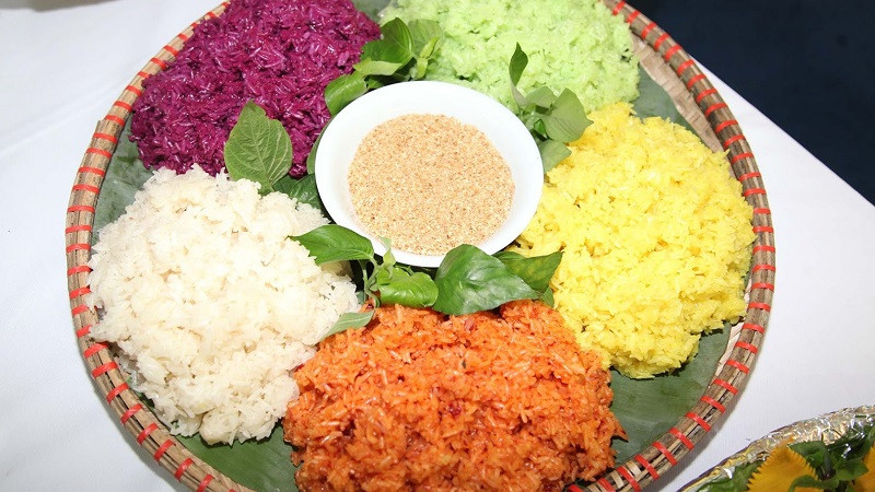 Đĩa xôi ngũ sắc rực rỡ, biểu tượng văn hóa ẩm thực tại Hà Giang
